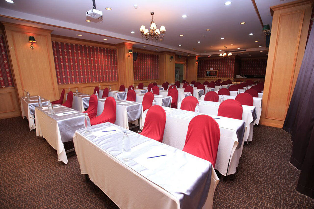 होटल Forum Park 4*